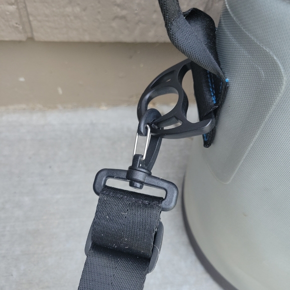 YETI Hopper Two 30 Carry Cooler Ice Chest.  Color: Gray & Blue. Shoulder Strap. - Picture 6 of 7